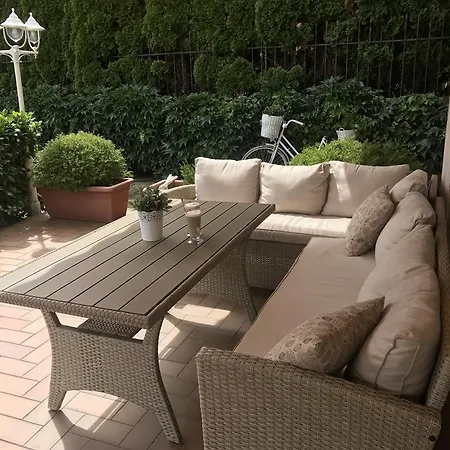 Vesta Apartment *